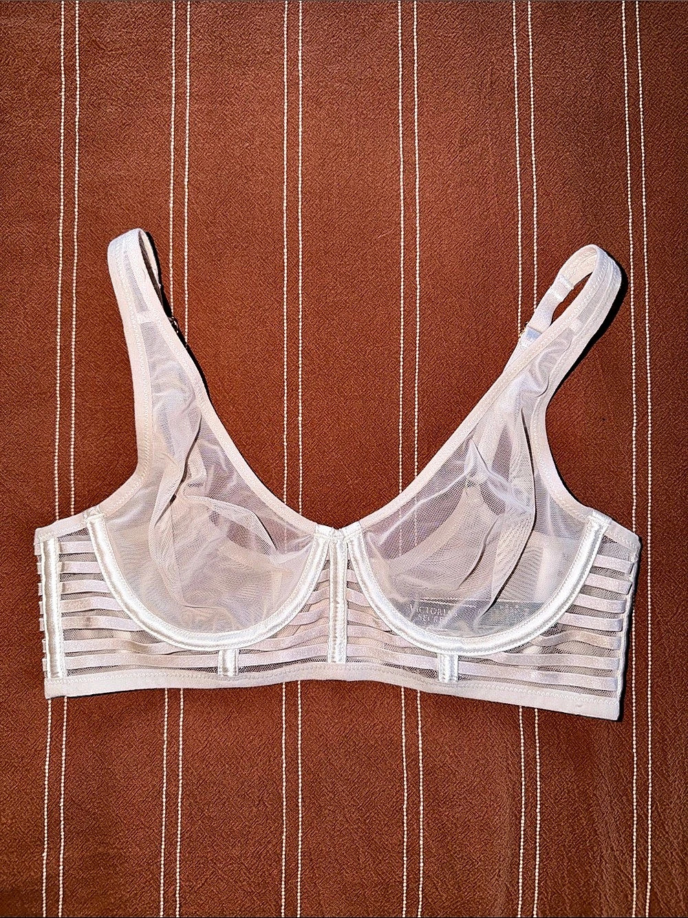 Victoria's Secret Very Sexy Unlined Mesh Full Coverage Plunge White Bra 32C